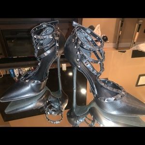 CHARLOTTE RUSSE BLACK STUDDED PUMPS SIZE 9